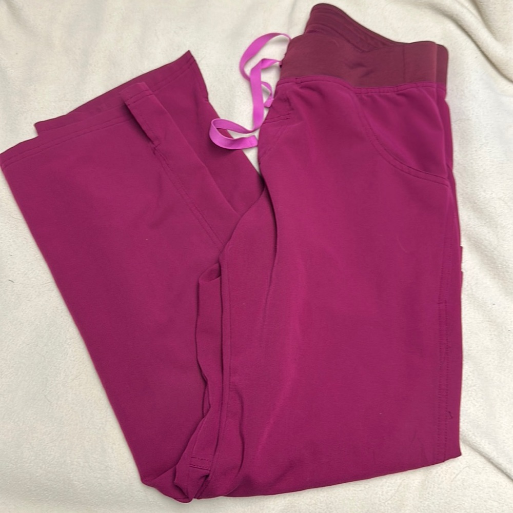 FIGS Bottoms Magenta